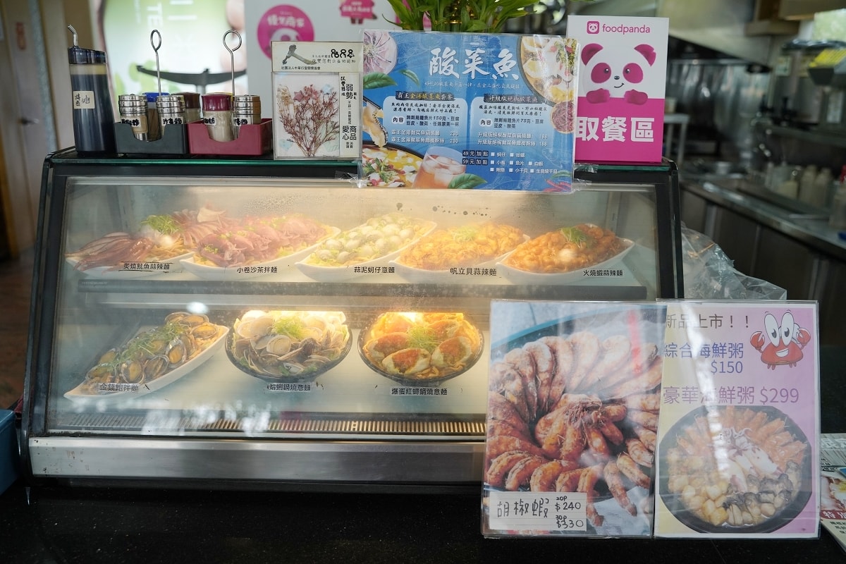 【台南巨無霸美食推薦】浮誇系鍋燒專賣店 必點蝦爆了蒜辣麵/爆蛋紅蟳鍋燒意麵 金三益健康茶飲