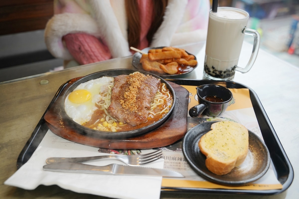 【基隆廟口聚餐推薦】基隆下午茶宵夜好選擇 餐點種類選擇多/營業時間至凌晨 大嘴巴茶坊