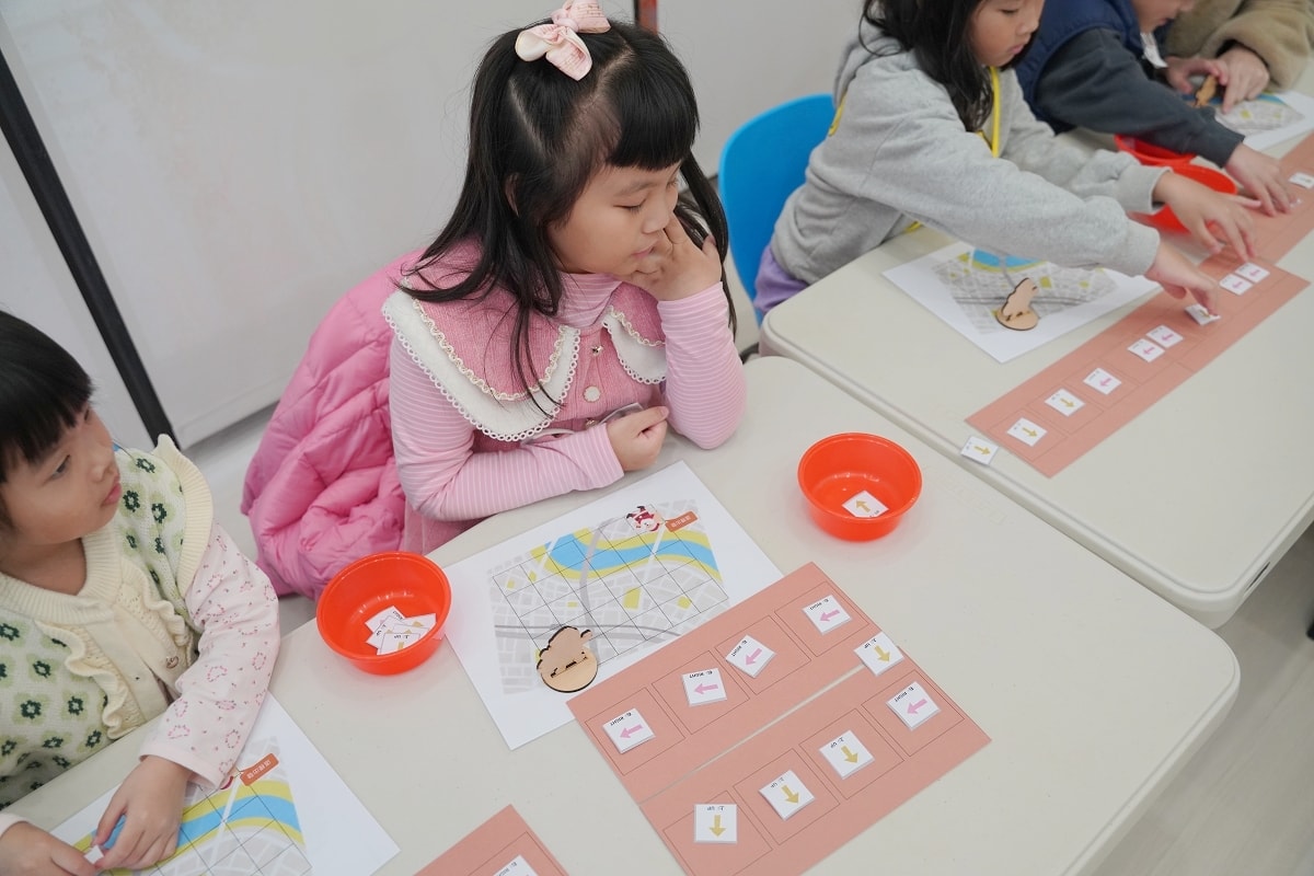 【趣味造咖親子創遊空間】超好玩不插電程式課 透過故事情境設計引導 進行思維訓練與問題解決