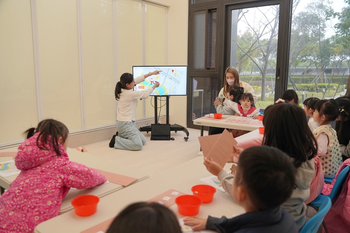 【趣味造咖親子創遊空間】超好玩不插電程式課 透過故事情境設計引導 進行思維訓練與問題解決