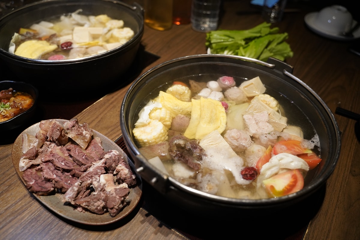 【宣牛溫體牛肉火鍋光復店二訪】台北必吃蔬果牛骨火鍋湯頭 新鮮直送溫體牛肉手工現切牛肉 - 第5張圖 【宣牛溫體牛肉火鍋光復店二訪】台北必吃蔬果牛骨火鍋湯頭 新鮮直送溫體牛肉手工現切牛肉