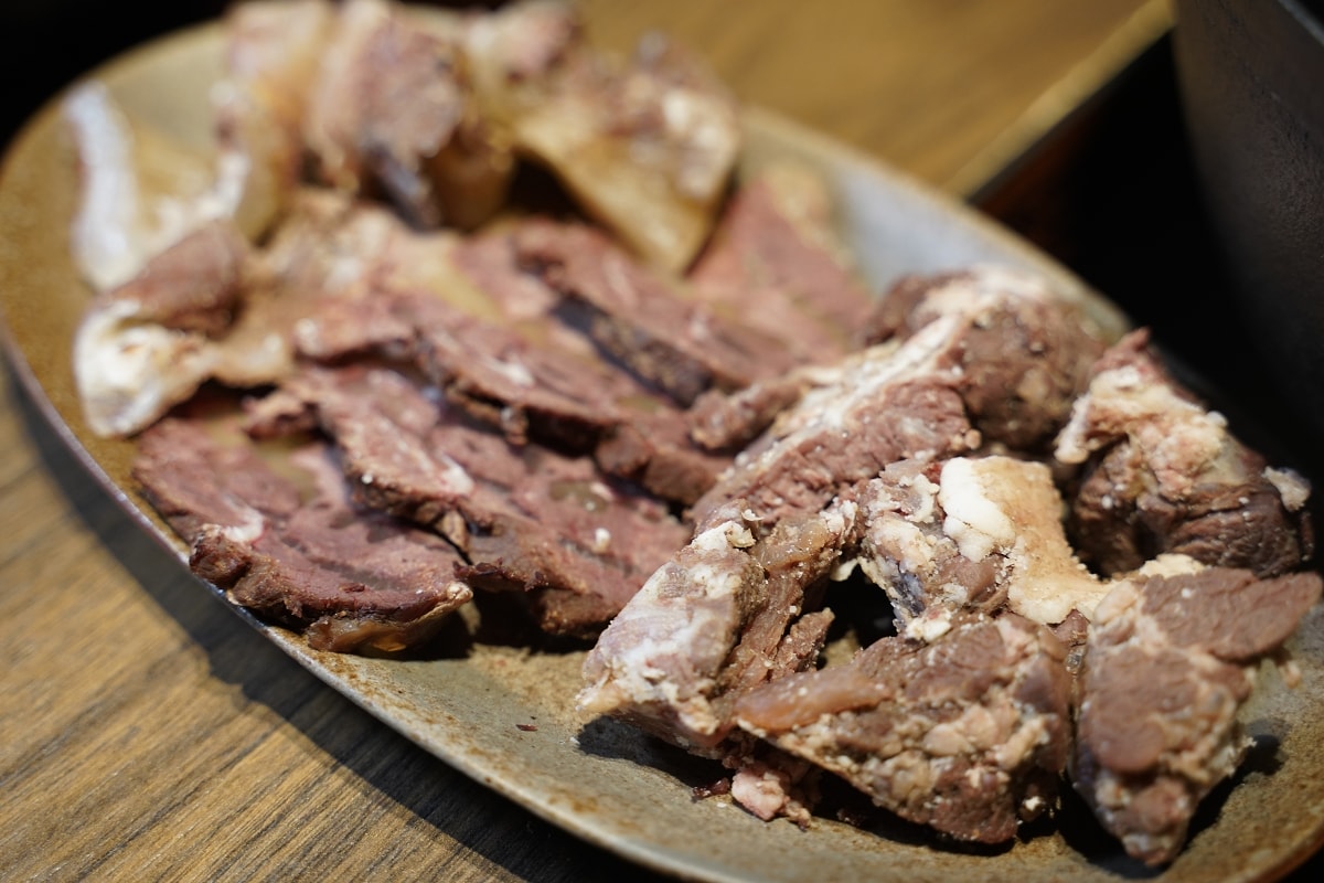 【宣牛溫體牛肉火鍋光復店二訪】台北必吃蔬果牛骨火鍋湯頭 新鮮直送溫體牛肉手工現切牛肉 - 第7張圖 【宣牛溫體牛肉火鍋光復店二訪】台北必吃蔬果牛骨火鍋湯頭 新鮮直送溫體牛肉手工現切牛肉