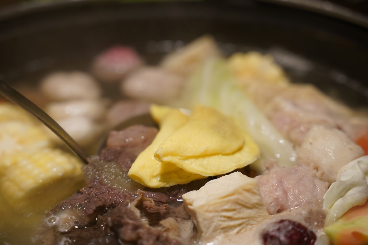 【宣牛溫體牛肉火鍋光復店二訪】台北必吃蔬果牛骨火鍋湯頭 新鮮直送溫體牛肉手工現切牛肉 - 第8張圖 【宣牛溫體牛肉火鍋光復店二訪】台北必吃蔬果牛骨火鍋湯頭 新鮮直送溫體牛肉手工現切牛肉