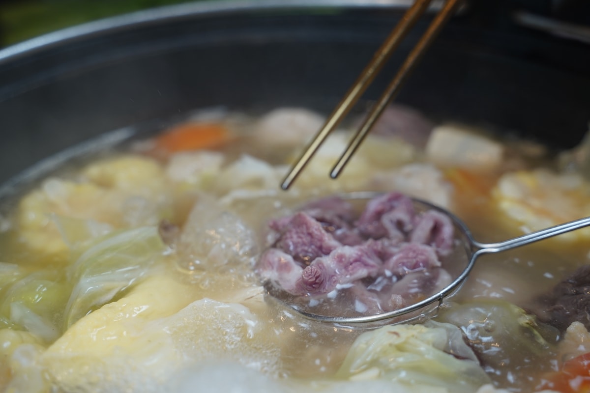 【宣牛溫體牛肉火鍋光復店二訪】台北必吃蔬果牛骨火鍋湯頭 新鮮直送溫體牛肉手工現切牛肉 - 第11張圖 【宣牛溫體牛肉火鍋光復店二訪】台北必吃蔬果牛骨火鍋湯頭 新鮮直送溫體牛肉手工現切牛肉