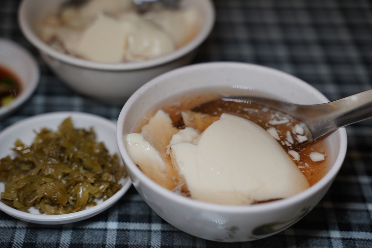 【內壢牛肉麵推薦】免費香甜豆花吃到飽 真材實料半筋半肉麵+高麗菜水餃 元生牛肉麵館