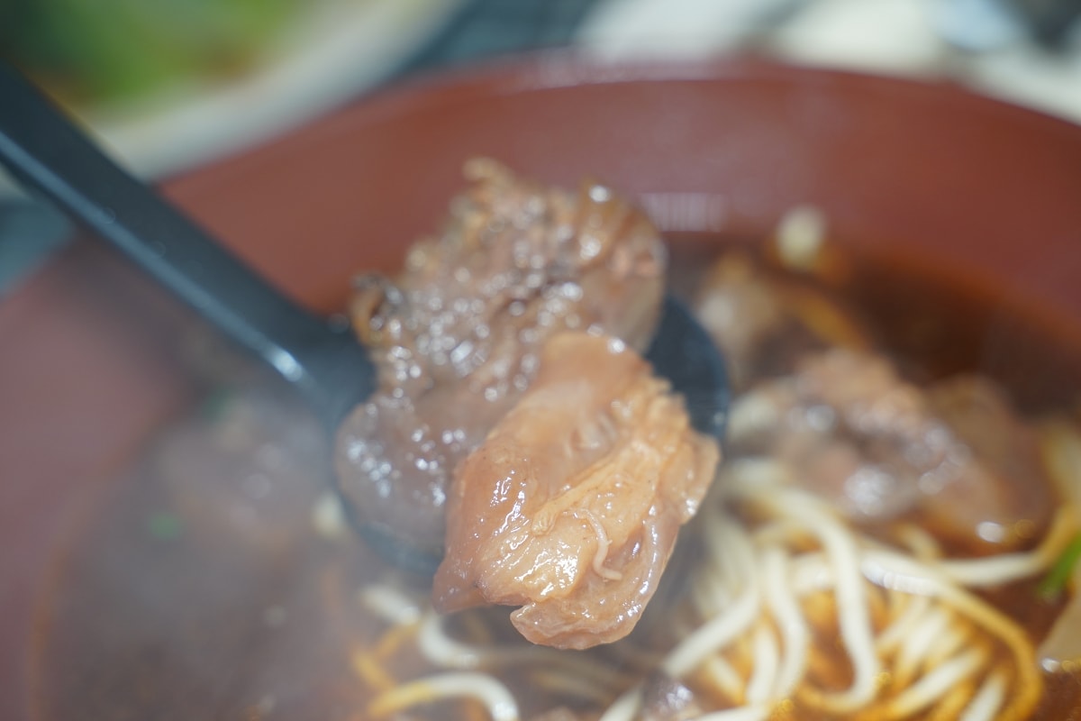 【內壢牛肉麵推薦】免費香甜豆花吃到飽 真材實料半筋半肉麵+高麗菜水餃 元生牛肉麵館