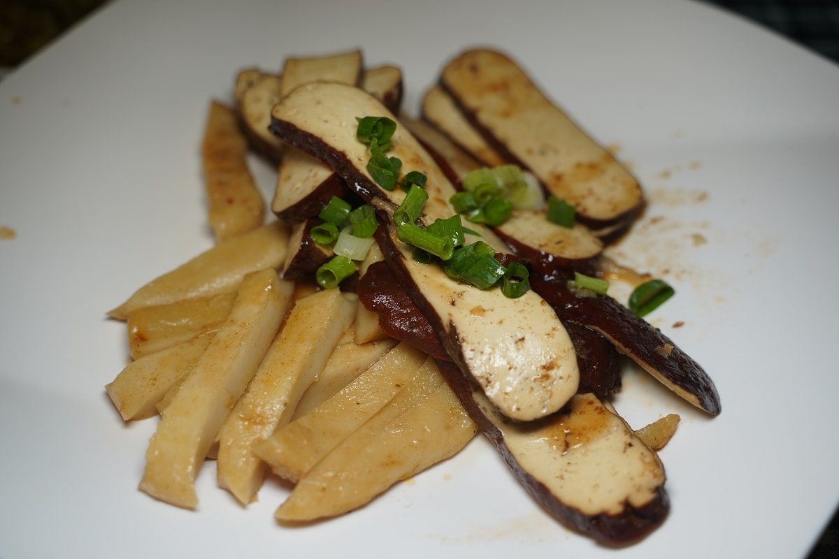 【內壢牛肉麵推薦】免費香甜豆花吃到飽 真材實料半筋半肉麵+高麗菜水餃 元生牛肉麵館