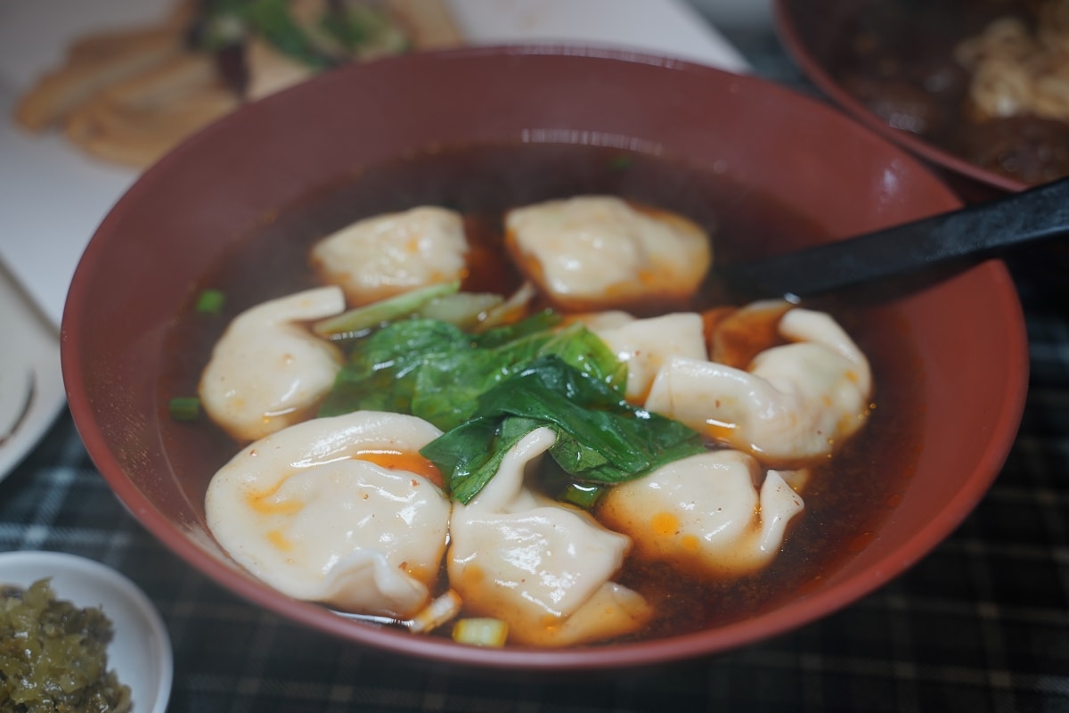【內壢牛肉麵推薦】免費香甜豆花吃到飽 真材實料半筋半肉麵+高麗菜水餃 元生牛肉麵館