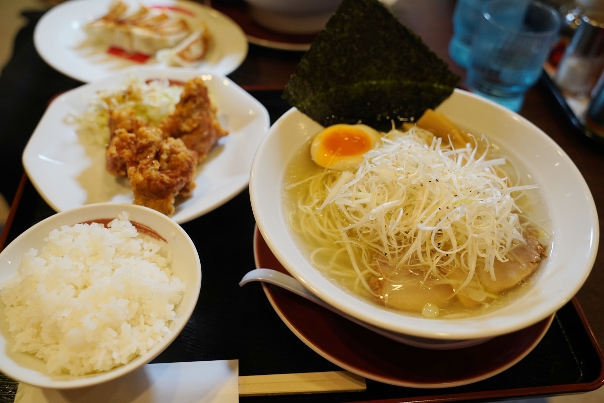 【鳥取拉麵推薦】山陰特產飛魚乾海鮮高湯+鳥取特產白洋蔥 招牌元祖燒蔥拉麵 本家夢屋扇町店 - 第7張圖 【鳥取拉麵推薦】山陰特產飛魚乾海鮮高湯+鳥取特產白洋蔥 招牌元祖燒蔥拉麵 本家夢屋扇町店