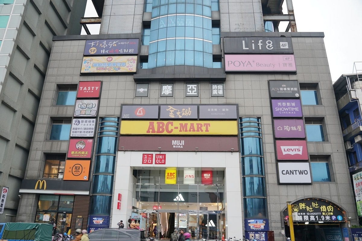 【基隆燒肉吃到飽推薦】基隆皇冠商業大樓景觀餐廳好選擇 專人剝蝦真炭火燒肉 胖肚肚燒肉基隆店