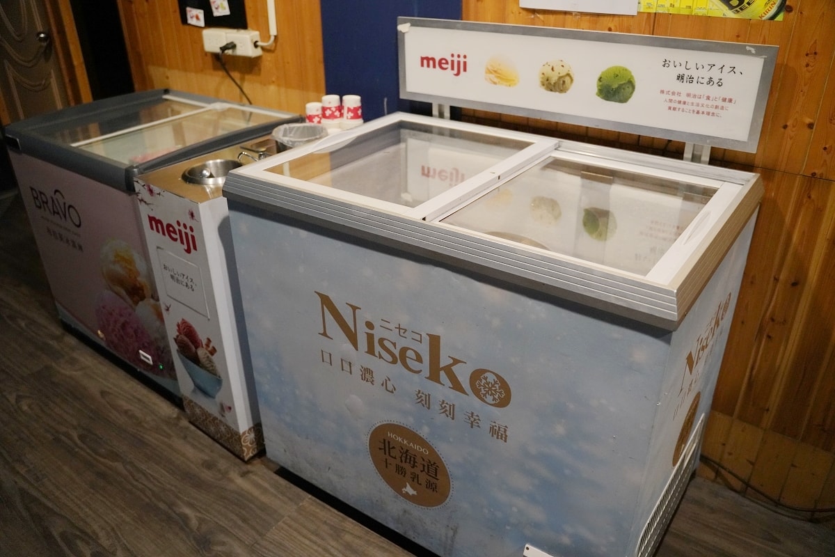 【基隆燒肉吃到飽推薦】基隆皇冠商業大樓景觀餐廳好選擇 專人剝蝦真炭火燒肉 胖肚肚燒肉基隆店
