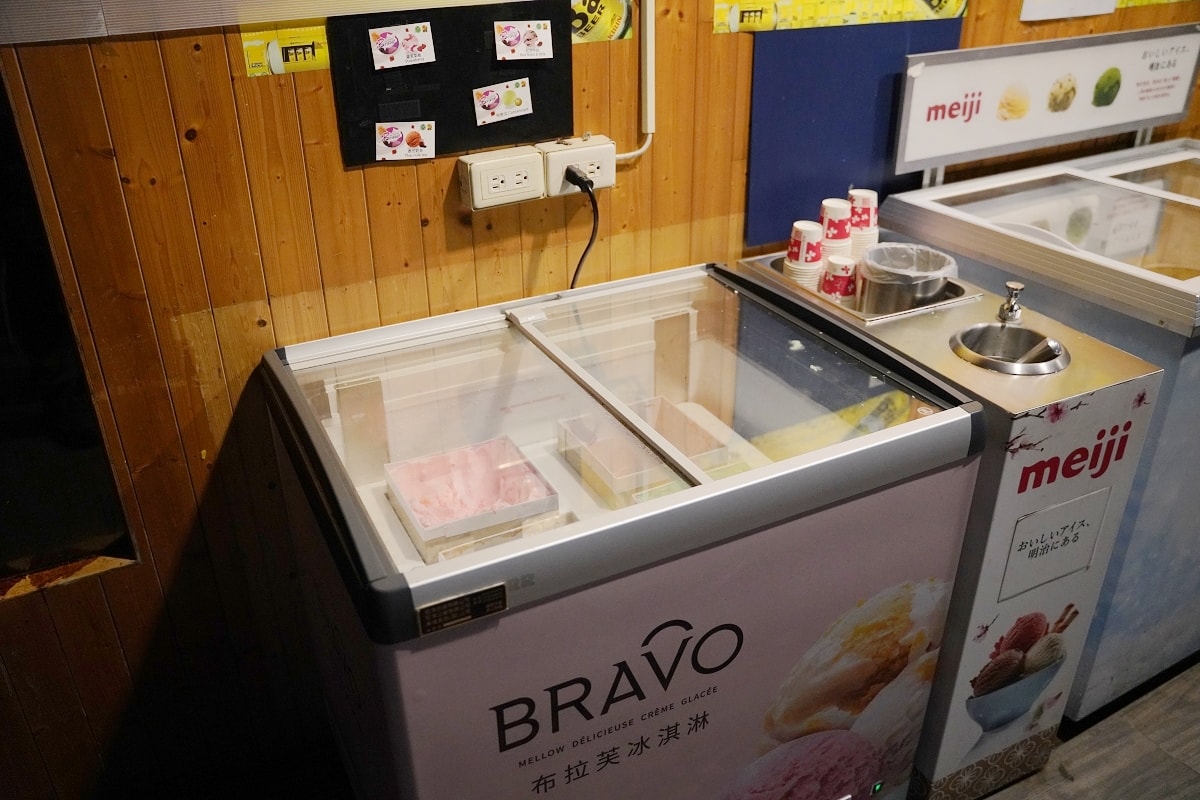 【基隆燒肉吃到飽推薦】基隆皇冠商業大樓景觀餐廳好選擇 專人剝蝦真炭火燒肉 胖肚肚燒肉基隆店