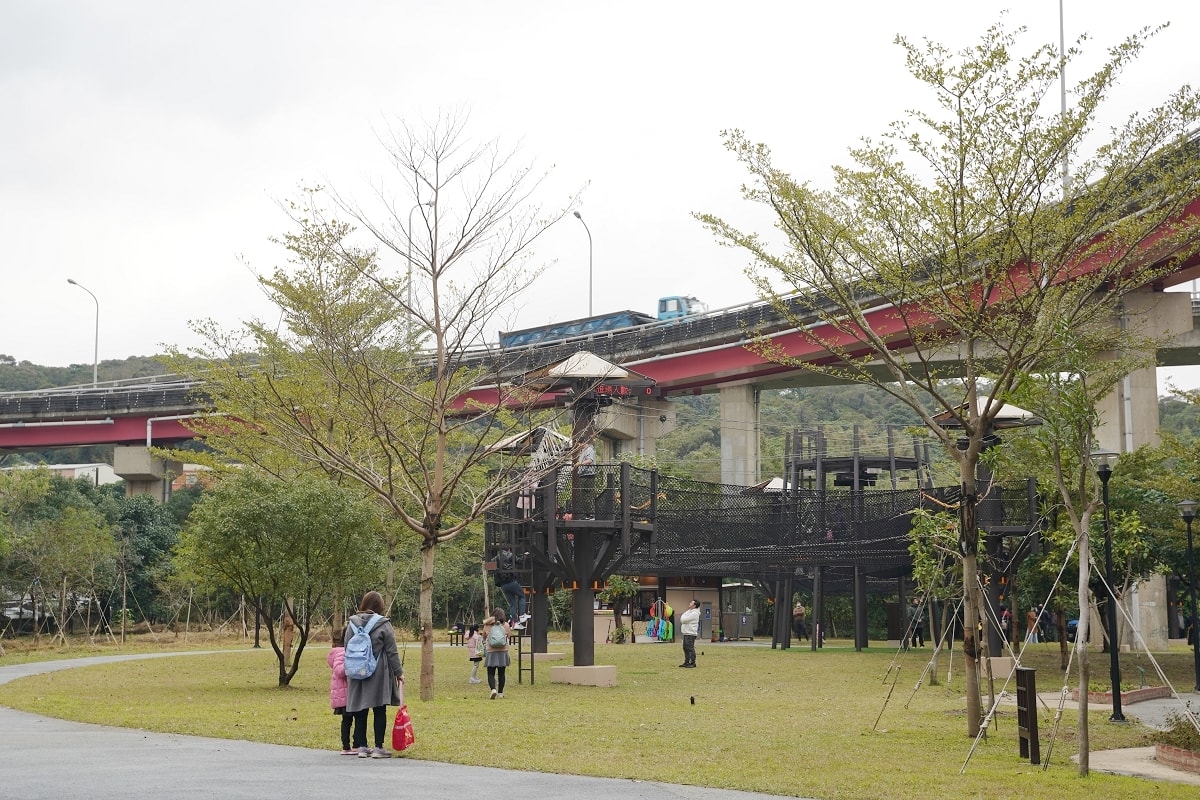 【平鎮兒童公園推薦】平鎮66橋下最新親子公園 高難度挑戰遊戲場19道關卡 平鎮運動公園 - 第3張圖 【平鎮兒童公園推薦】平鎮66橋下最新親子公園 高難度挑戰遊戲場19道關卡 平鎮運動公園
