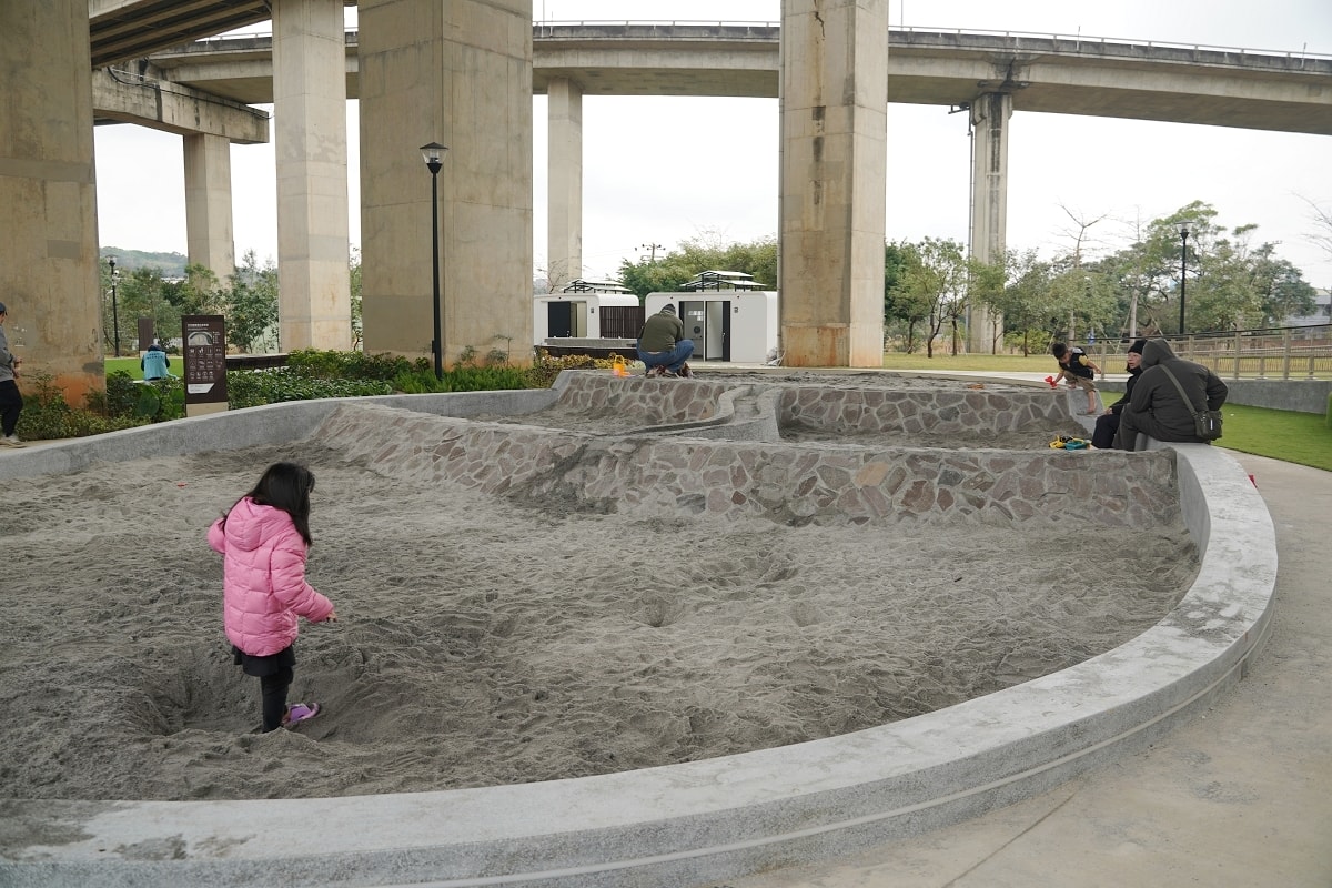 【平鎮兒童公園推薦】平鎮66橋下最新親子公園 高難度挑戰遊戲場19道關卡 平鎮運動公園 - 第11張圖 【平鎮兒童公園推薦】平鎮66橋下最新親子公園 高難度挑戰遊戲場19道關卡 平鎮運動公園