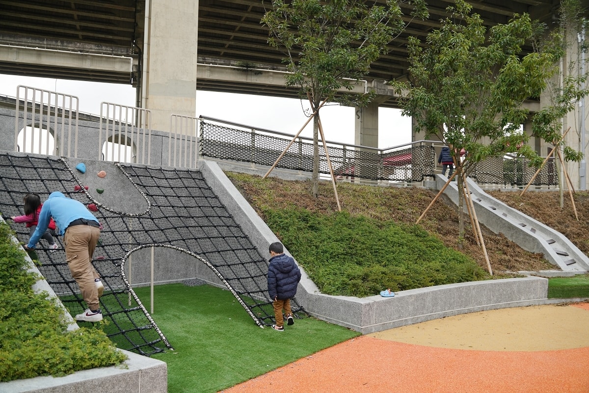 【平鎮兒童公園推薦】平鎮66橋下最新親子公園 高難度挑戰遊戲場19道關卡 平鎮運動公園 - 第16張圖 【平鎮兒童公園推薦】平鎮66橋下最新親子公園 高難度挑戰遊戲場19道關卡 平鎮運動公園