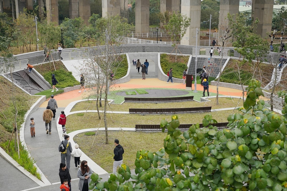 【平鎮兒童公園推薦】平鎮66橋下最新親子公園 高難度挑戰遊戲場19道關卡 平鎮運動公園 - 第30張圖 【平鎮兒童公園推薦】平鎮66橋下最新親子公園 高難度挑戰遊戲場19道關卡 平鎮運動公園
