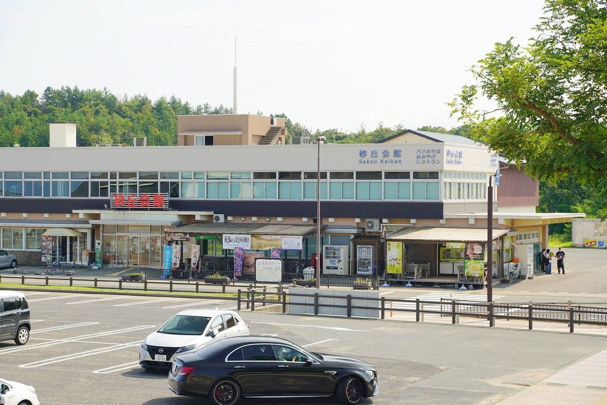 【砂丘會館】附設免費大型停車場 各種鳥取特產伴手禮 鳥取特色咖啡霜淇淋/二十世紀梨果汁必吃