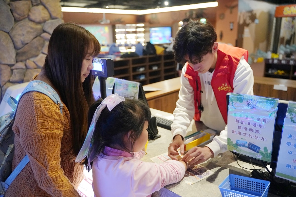 【桃園室內兒童樂園推薦】桃園最狂500坪SAFARI非洲探索運動樂園 卡通尼樂園台茂店 - 第8張圖 【桃園室內兒童樂園推薦】桃園最狂500坪SAFARI非洲探索運動樂園 卡通尼樂園台茂店