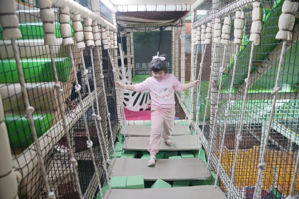 【桃園室內兒童樂園推薦】桃園最狂500坪SAFARI非洲探索運動樂園 卡通尼樂園台茂店 - 第21張圖 【桃園室內兒童樂園推薦】桃園最狂500坪SAFARI非洲探索運動樂園 卡通尼樂園台茂店