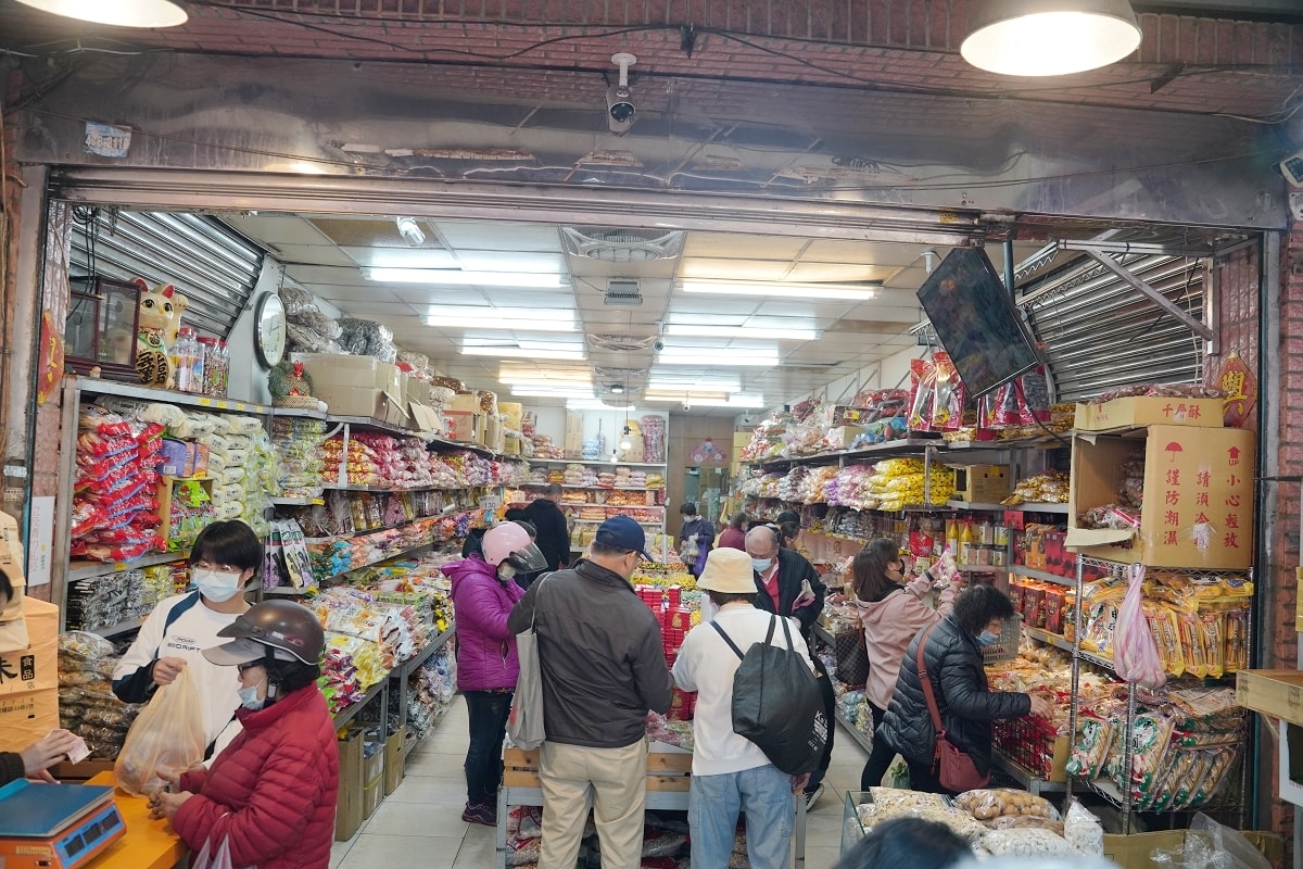 【中壢大味食品糖果店】中壢新明市場內糖果糕餅批發專賣店 中壢採買年貨糖果餅乾瓜子花生好選擇