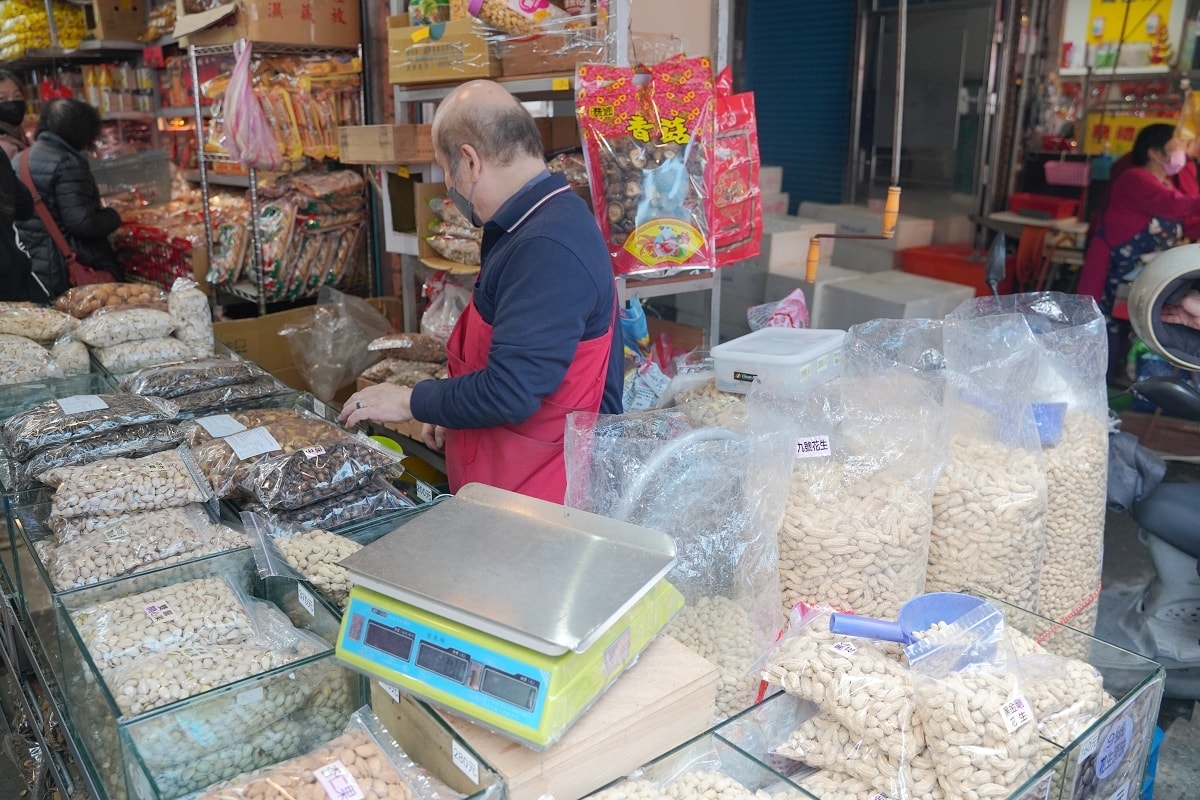 【中壢大味食品糖果店】中壢新明市場內糖果糕餅批發專賣店 中壢採買年貨糖果餅乾瓜子花生好選擇