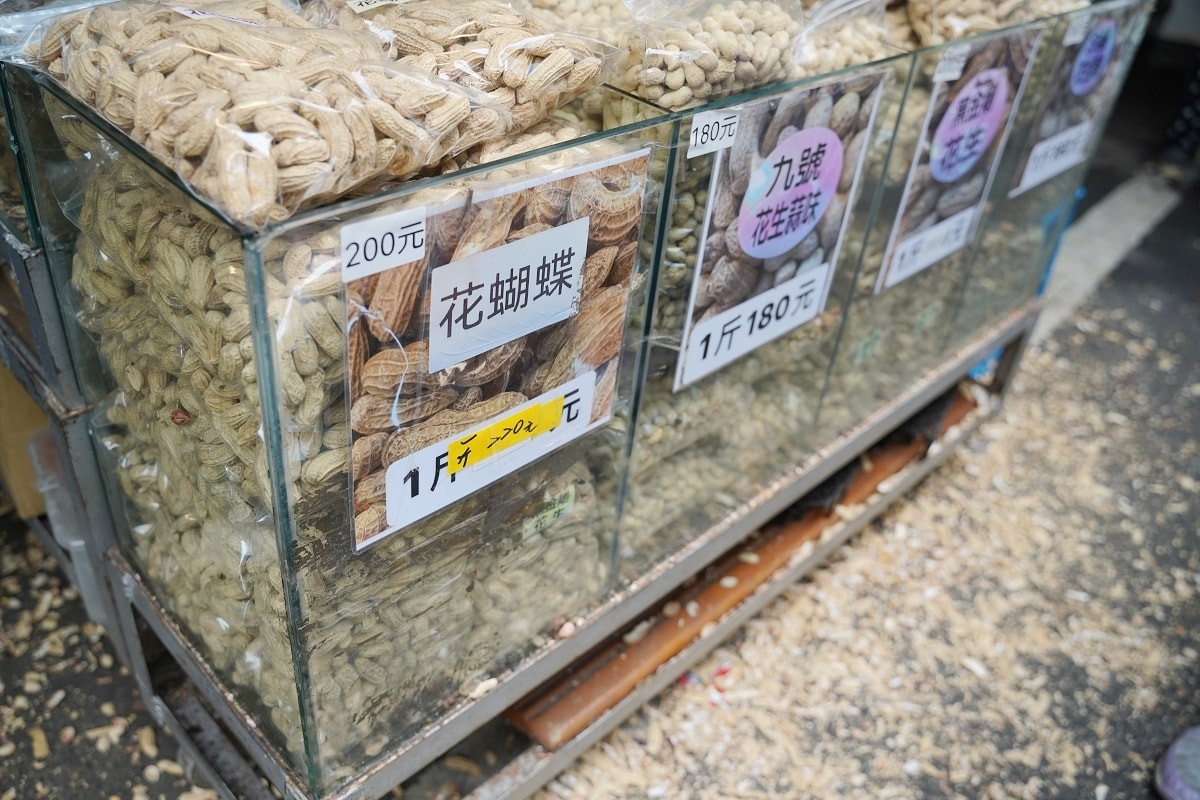 【中壢大味食品糖果店】中壢新明市場內糖果糕餅批發專賣店 中壢採買年貨糖果餅乾瓜子花生好選擇