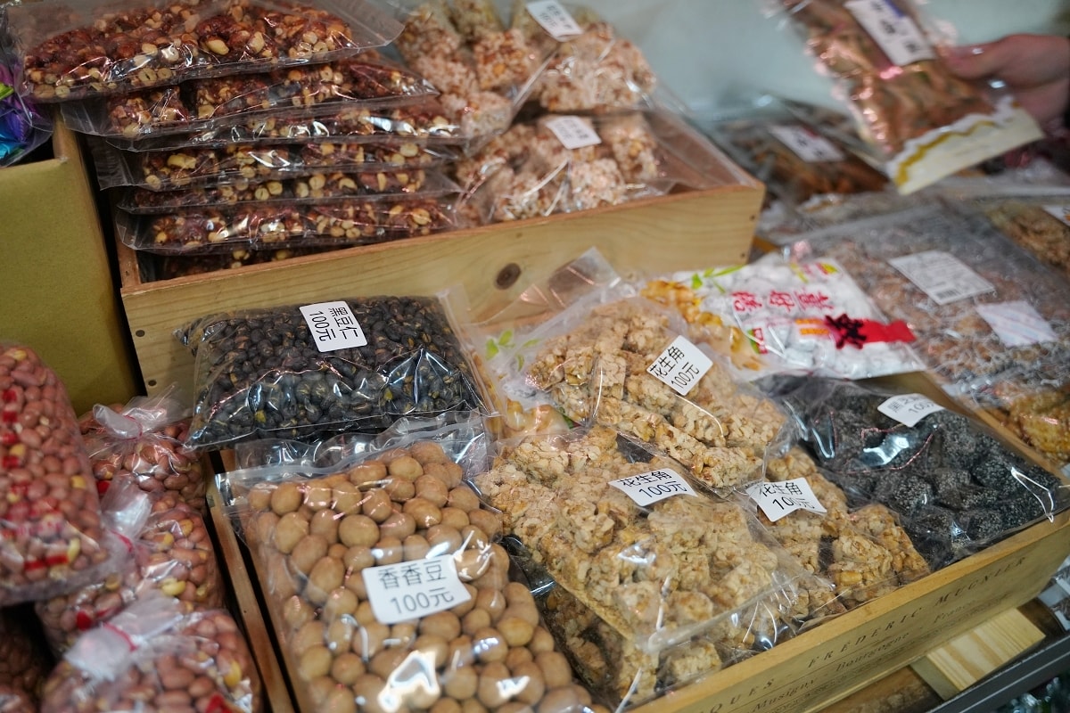 【中壢大味食品糖果店】中壢新明市場內糖果糕餅批發專賣店 中壢採買年貨糖果餅乾瓜子花生好選擇