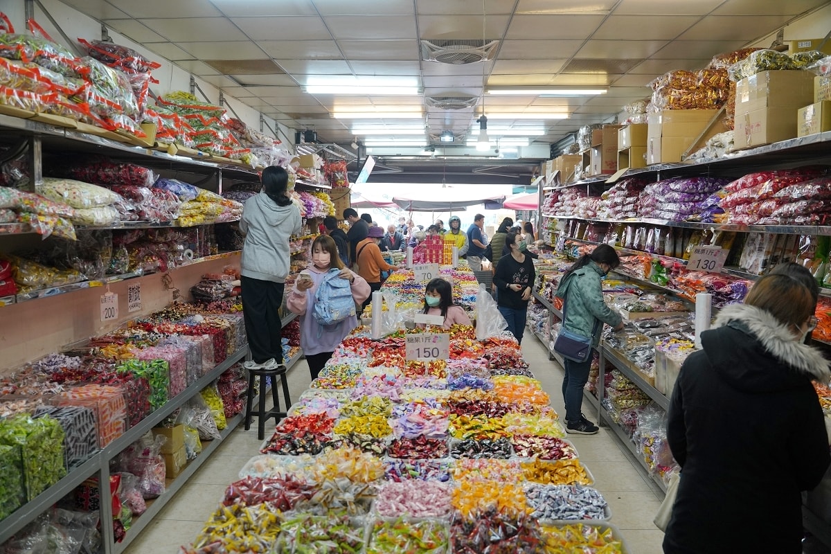 【中壢大味食品糖果店】中壢新明市場內糖果糕餅批發專賣店 中壢採買年貨糖果餅乾瓜子花生好選擇