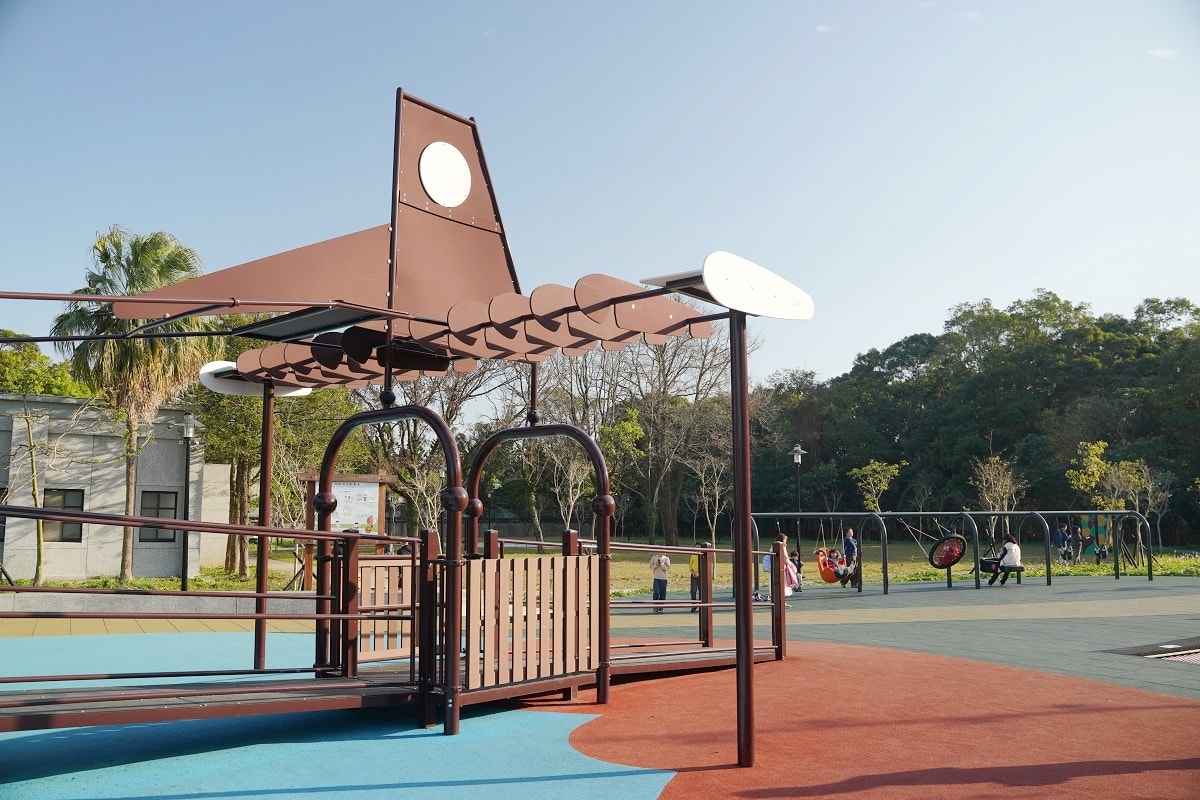 【大溪兒童公園推薦】軍方儲備降落傘傘兵基地變身飛機造型共融式遊戲場+運輸機遊具 傘儲酷公園