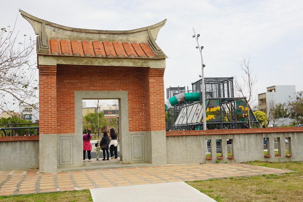 【新竹湖口免費兒童遊戲公園推薦】全台首座軍事特色裝甲戰車造型遊戲場遊具 湖口公五特色公園