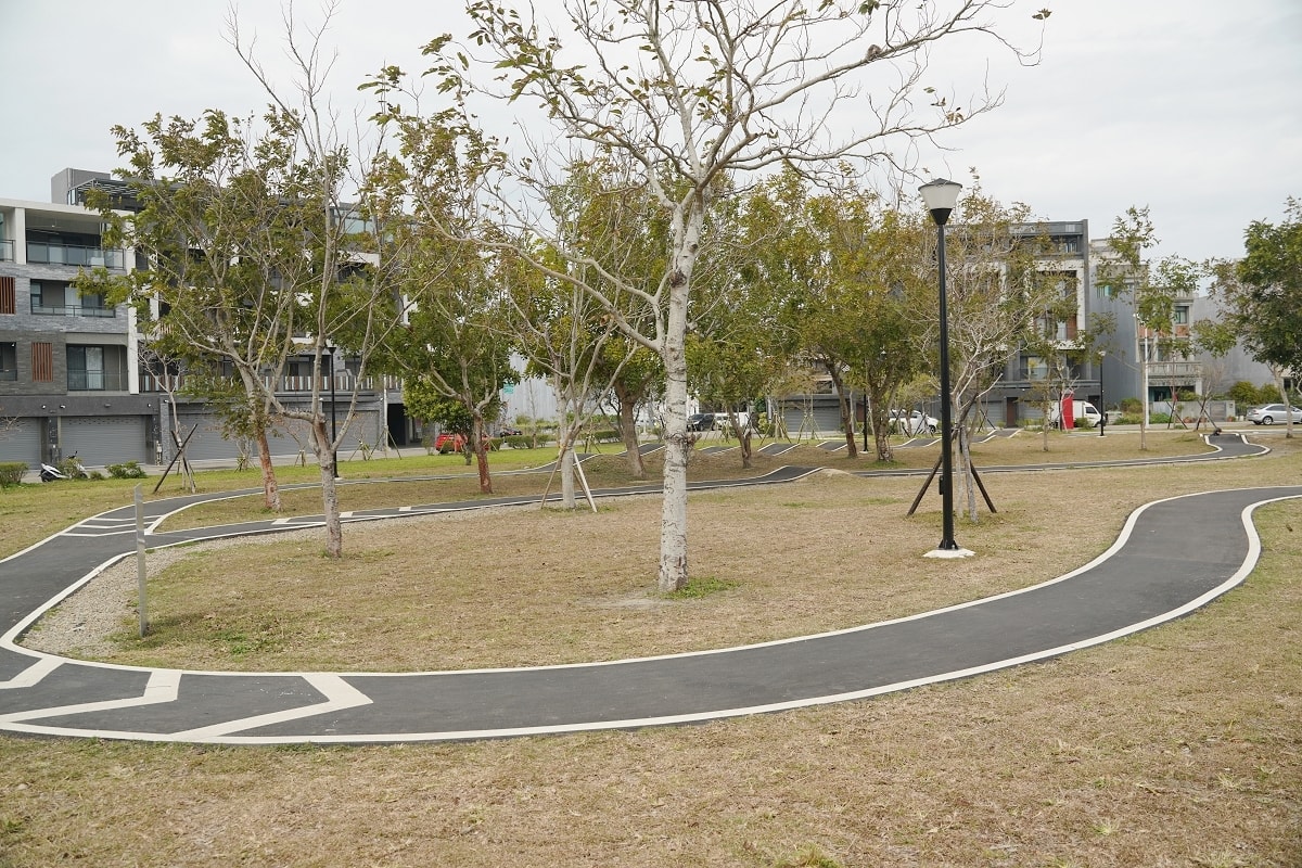 【新竹湖口免費兒童遊戲公園推薦】全台首座軍事特色裝甲戰車造型遊戲場遊具 湖口公五特色公園