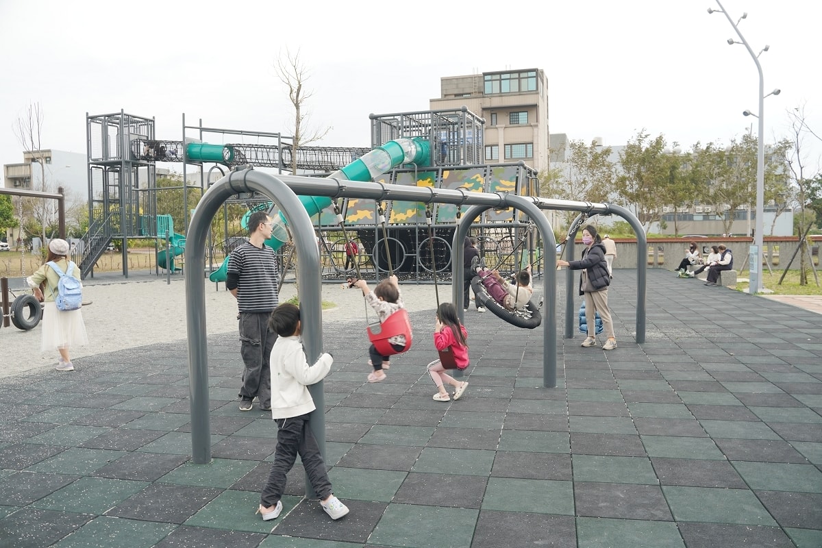 【新竹湖口免費兒童遊戲公園推薦】全台首座軍事特色裝甲戰車造型遊戲場遊具 湖口公五特色公園