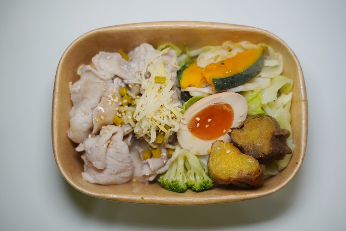【發市FOS開架式餐飲台北松山店】聯名眾多美食店家品牌 多元種類小型美食街 特色易拉罐餐盒