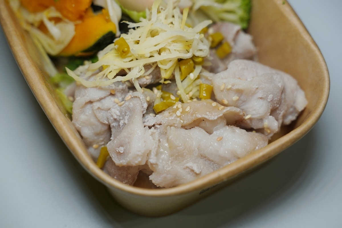【發市FOS開架式餐飲台北松山店】聯名眾多美食店家品牌 多元種類小型美食街 特色易拉罐餐盒