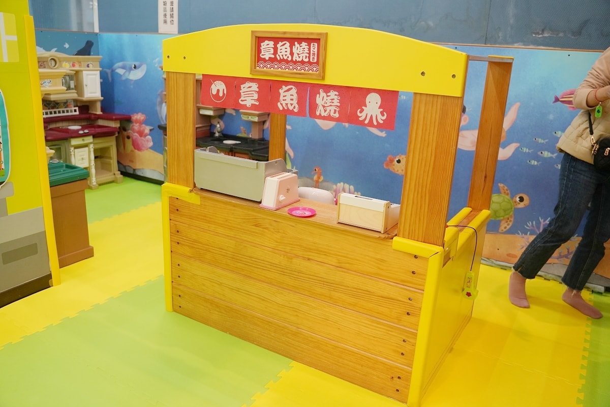 【基隆免費兒童遊戲區推薦】基隆第一座室內兒童樂園 超好玩繽紛氣球區 基隆市信義室內兒童樂園