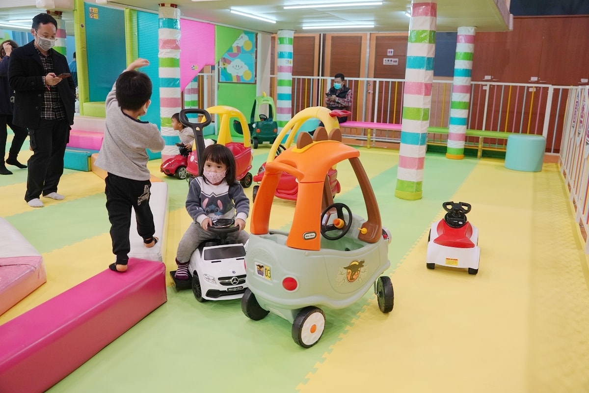 【基隆免費兒童遊戲區推薦】基隆第一座室內兒童樂園 超好玩繽紛氣球區 基隆市信義室內兒童樂園