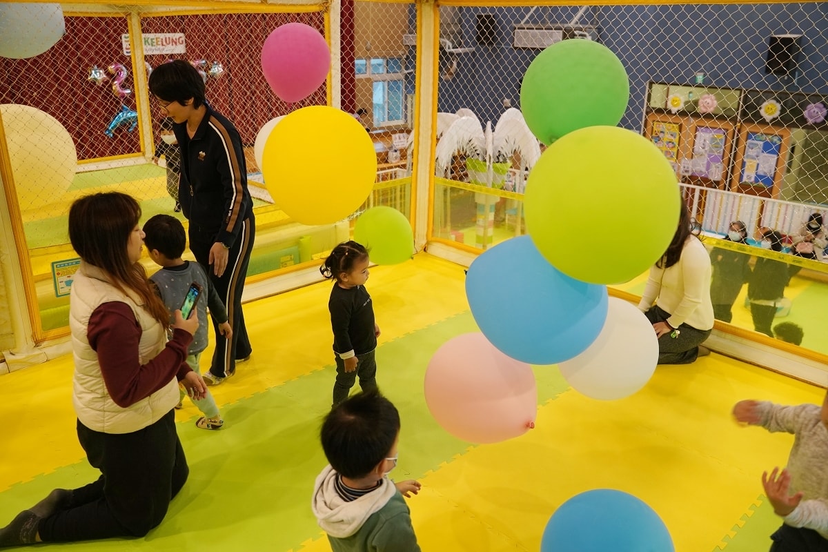 【基隆免費兒童遊戲區推薦】基隆第一座室內兒童樂園 超好玩繽紛氣球區 基隆市信義室內兒童樂園