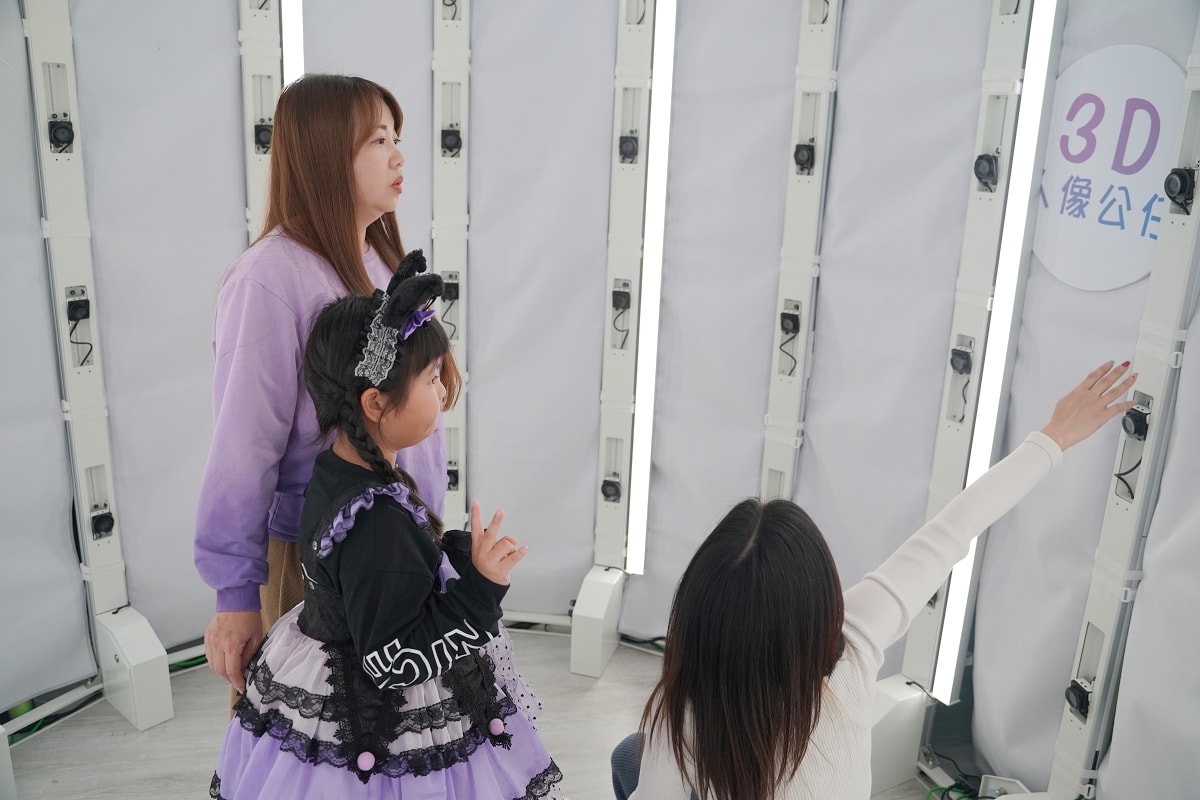 【復刻3D人像公仔】桃園首間3D人像公仔禮物店 百萬級3D掃描攝影艙 現場立即人像3D建模 - 第13張圖 【復刻3D人像公仔】桃園首間3D人像公仔禮物店 百萬級3D掃描攝影艙 現場立即人像3D建模