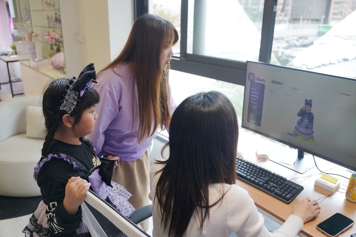 【復刻3D人像公仔】桃園首間3D人像公仔禮物店 百萬級3D掃描攝影艙 現場立即人像3D建模 - 第16張圖 【復刻3D人像公仔】桃園首間3D人像公仔禮物店 百萬級3D掃描攝影艙 現場立即人像3D建模