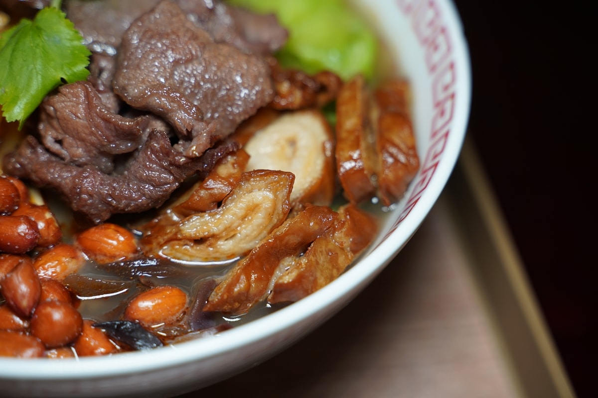 【台北雙連站美食推薦】必點南京老鴨湯粉+脆皮肥腸/酥炸紅糟鰻魚 螺螄福正宗柳州螺螄粉雙連店