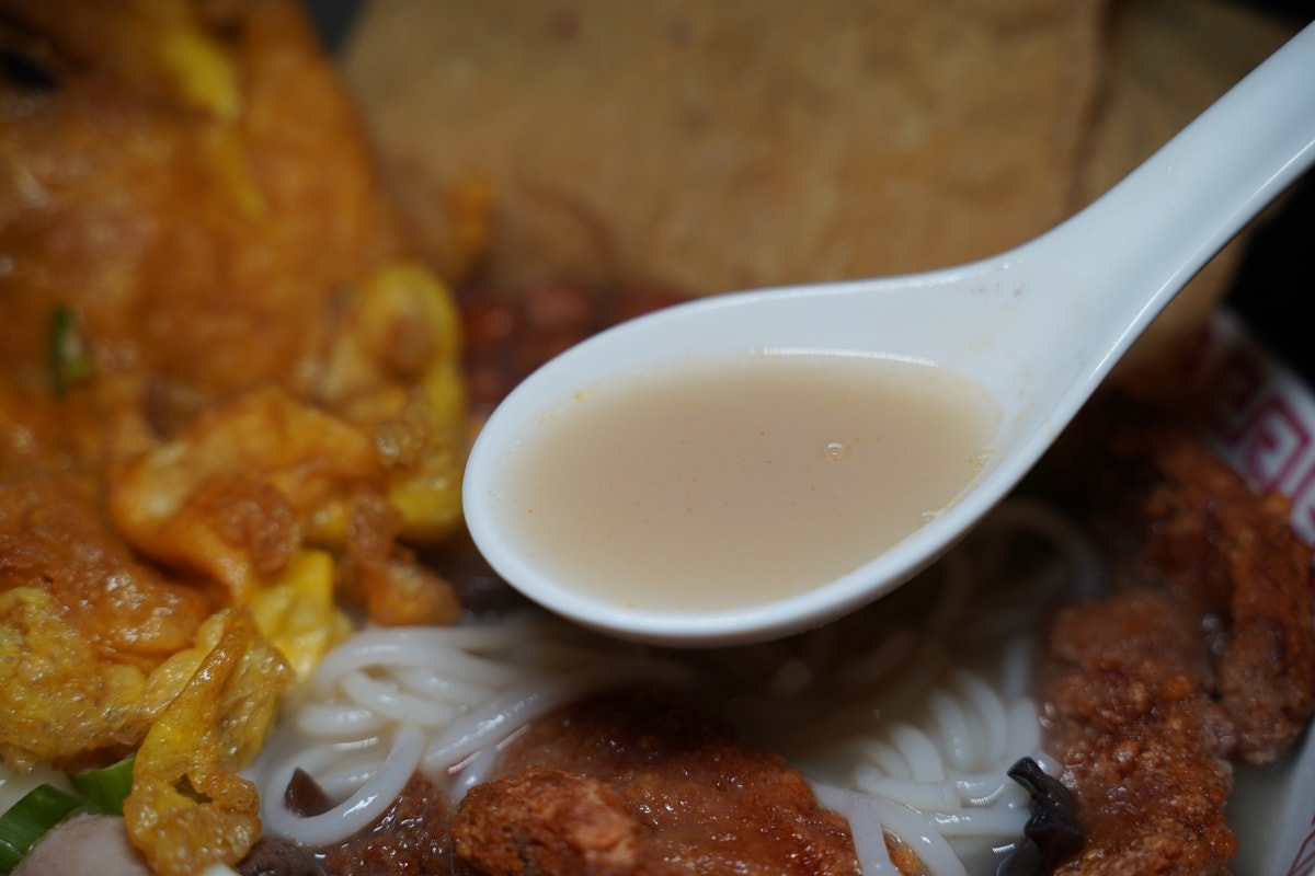 【台北雙連站美食推薦】必點南京老鴨湯粉+脆皮肥腸/酥炸紅糟鰻魚 螺螄福正宗柳州螺螄粉雙連店