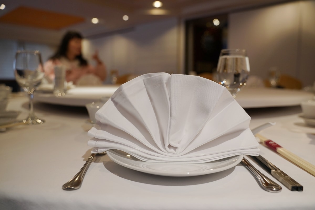 【歐華軒經典老廣粵菜集二訪】歐華酒店40年粤菜主廚好滋味 美味必點黑叉燒/XO醬蒜香爆龍蝦 - 第2張圖 【歐華軒經典老廣粵菜集二訪】歐華酒店40年粤菜主廚好滋味 美味必點黑叉燒/XO醬蒜香爆龍蝦