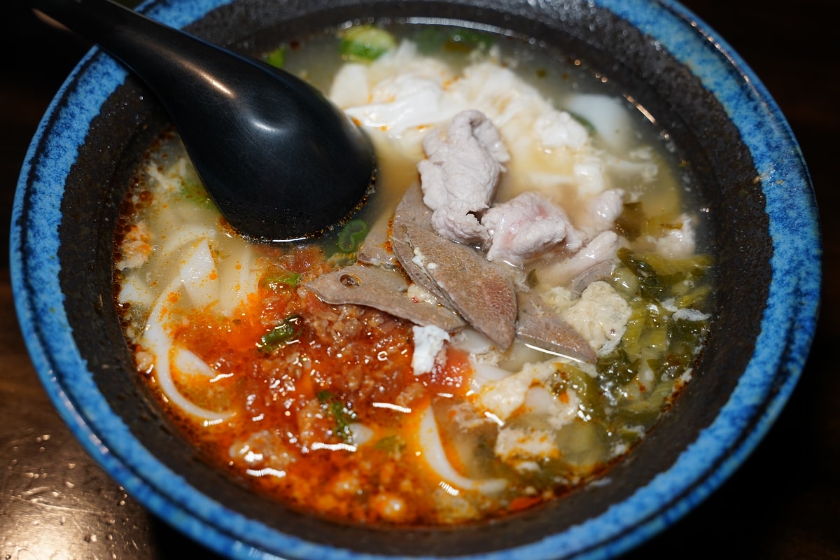 【八妹婆婆 8Pópó】桃園龍岡最美米干店 英式復古風民族創藝過橋米線 獨創過橋石鍋DIY