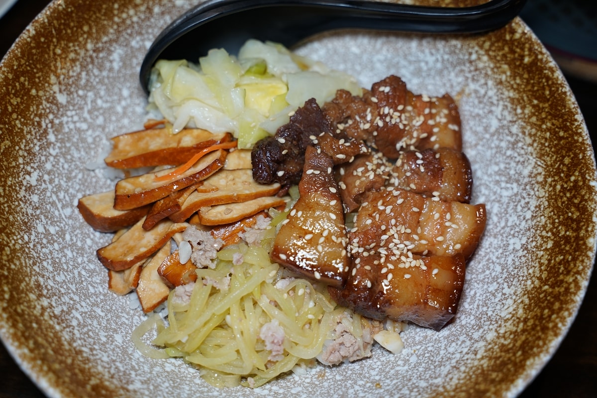 【八妹婆婆 8Pópó】桃園龍岡最美米干店 英式復古風民族創藝過橋米線 獨創過橋石鍋DIY