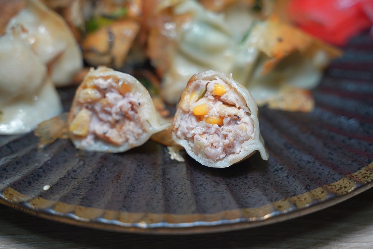 【主餃食光日式脆皮煎餃館】台中豐原餃子餐盒專賣店 現煎酥脆冰花煎餃+清燉牛骨烏龍麵美味必點 - 第17張圖 【主餃食光日式脆皮煎餃館】台中豐原餃子餐盒專賣店 現煎酥脆冰花煎餃+清燉牛骨烏龍麵美味必點