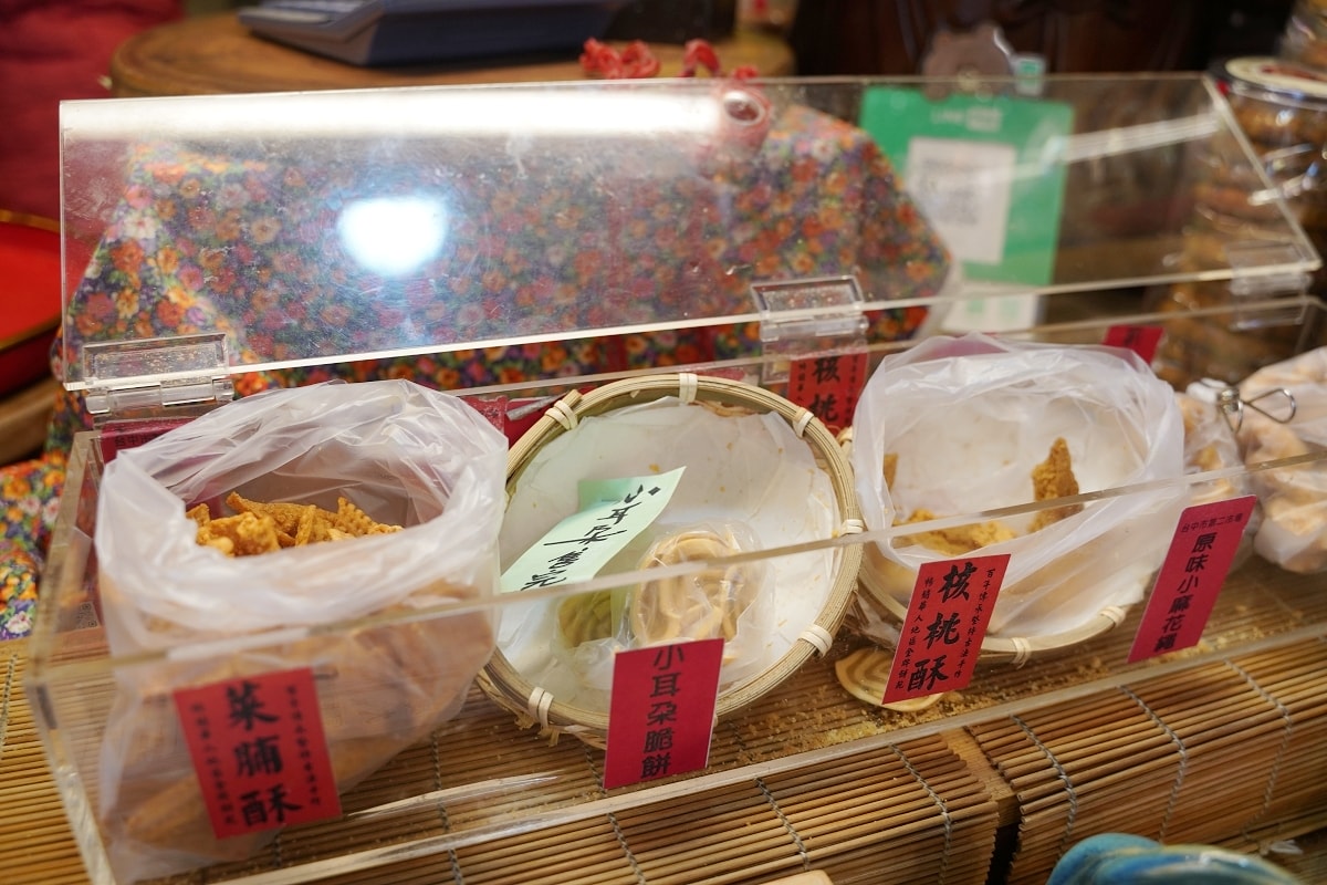 【丹尼杏仁茶專賣店桃酥的專門家】台中第二市場伴手禮下午茶好選擇 創始於1917年新富町市場