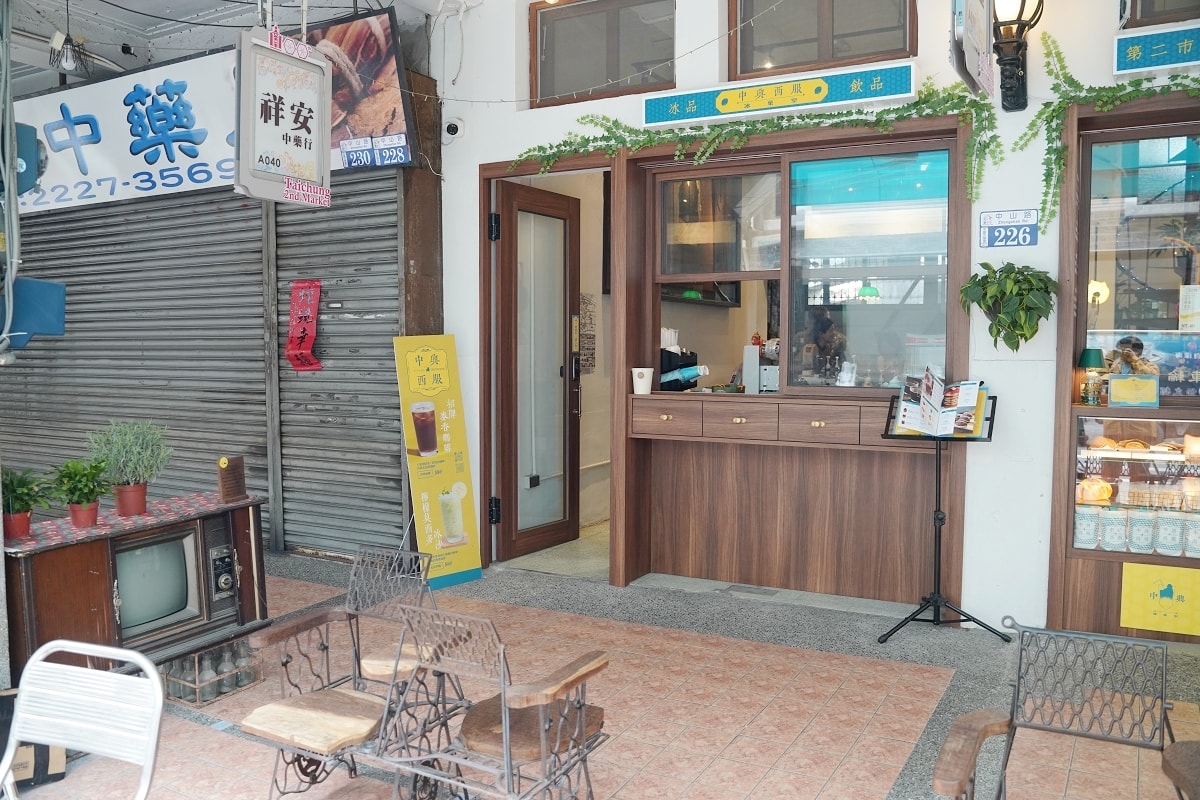 【中興西服冰菓室】台中第二市場百年歷史西服店大變身 招牌麥香咖啡+夾餡迷你銅鑼燒美味下午茶