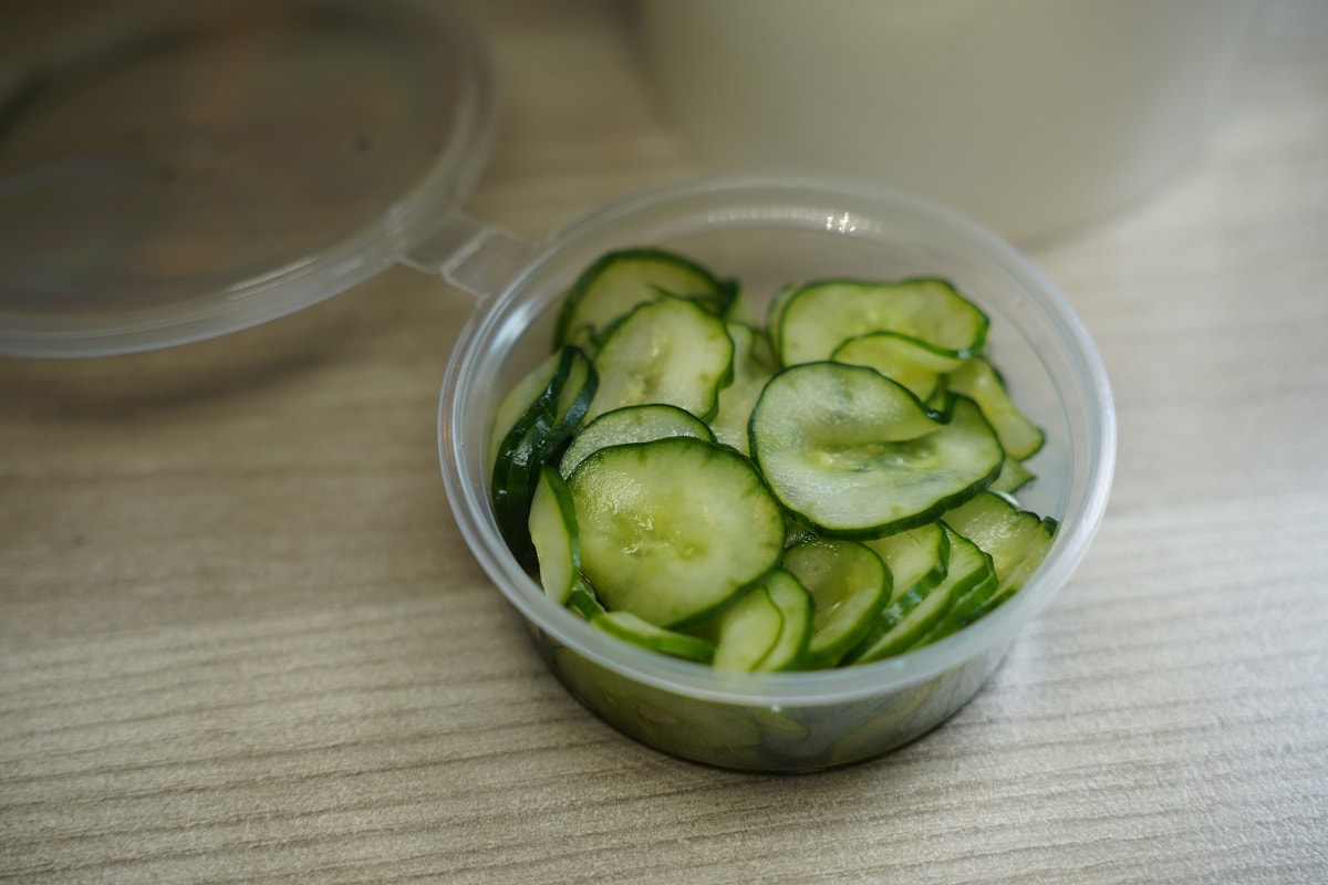 【王山而熟成雞肉飯】台北內湖洲子美食街 獨家掌握精肉熟成技術 特製蔥油+產地直送參巴香辣醬
