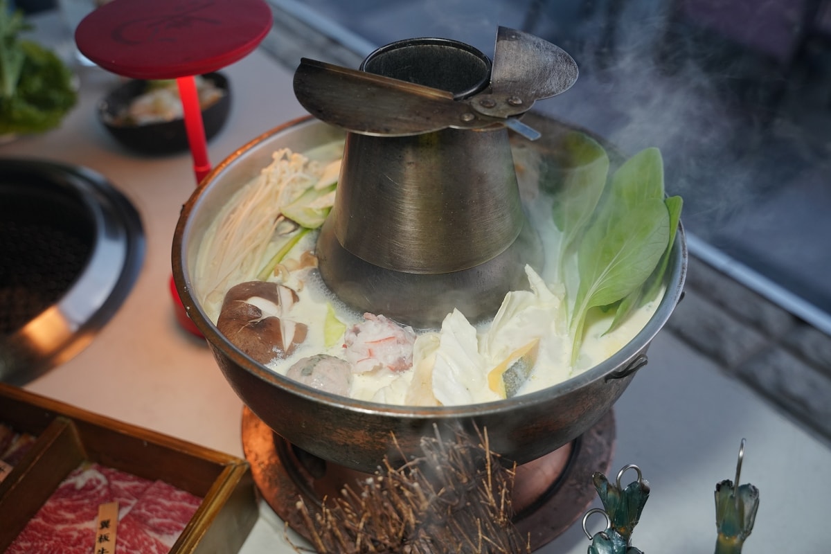 【八卦夜未眠景觀餐廳】陽明山唯一活體海鮮餐廳 台北最美火鍋燒肉陽明山景觀餐廳 極宴牛肉套餐