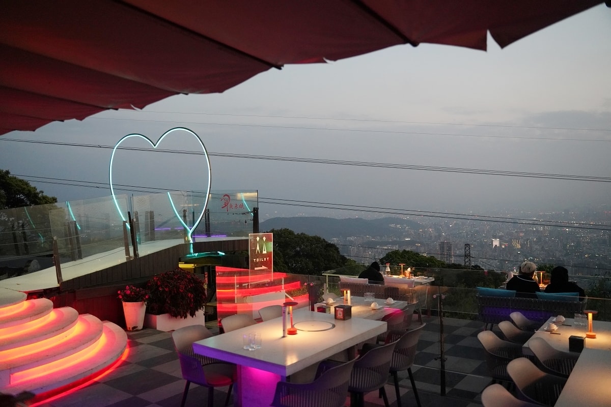 【八卦夜未眠景觀餐廳】陽明山唯一活體海鮮餐廳 台北最美火鍋燒肉陽明山景觀餐廳 極宴牛肉套餐